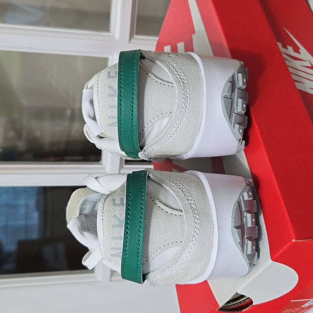 NWT Nike White and Green Athletic Shoes - Picture 4 of 7